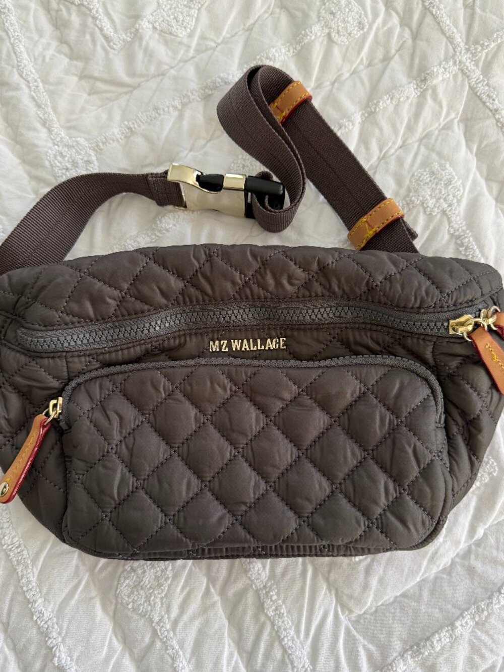 EUC MZ WALLACE METRO SLING MAGNET